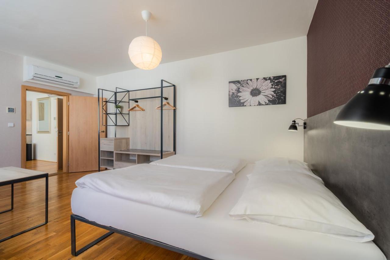 Ea Aparthotel Melantrich Прага Экстерьер фото